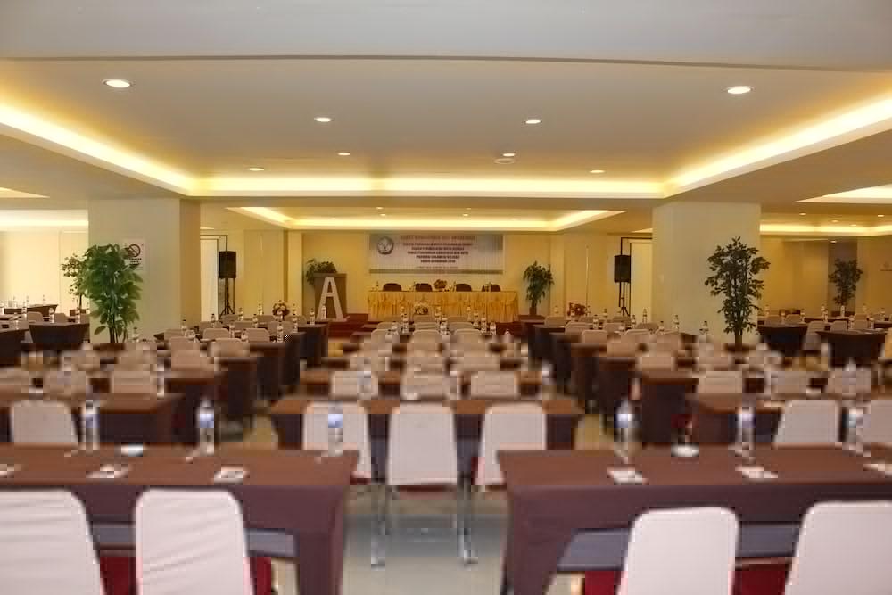 Grand Asia Hotel Makassar Exterior photo